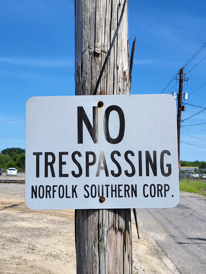 N Scale - Norfolk Southern No Trespassing Sign - 4 Pack -  Choice of Posts