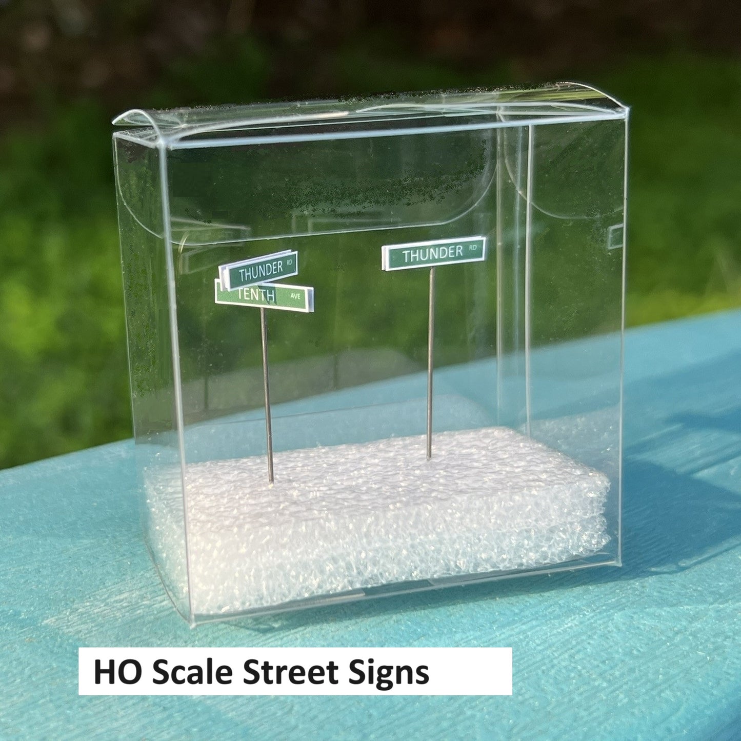 HO Gauge , HO Scale, Street Signs Model Railroad , Model Railway, Diorama Signs, Green and White stacked street signs